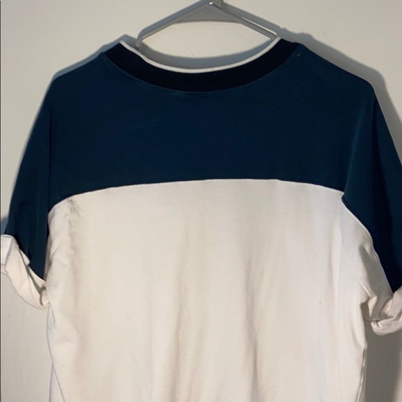 NIKE SPORTSWEAR T-SHIRT (LIKE NEW) - Picture 4 of 4